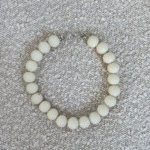 Cottage Phebes | White Necklace - Picture 2 of 3